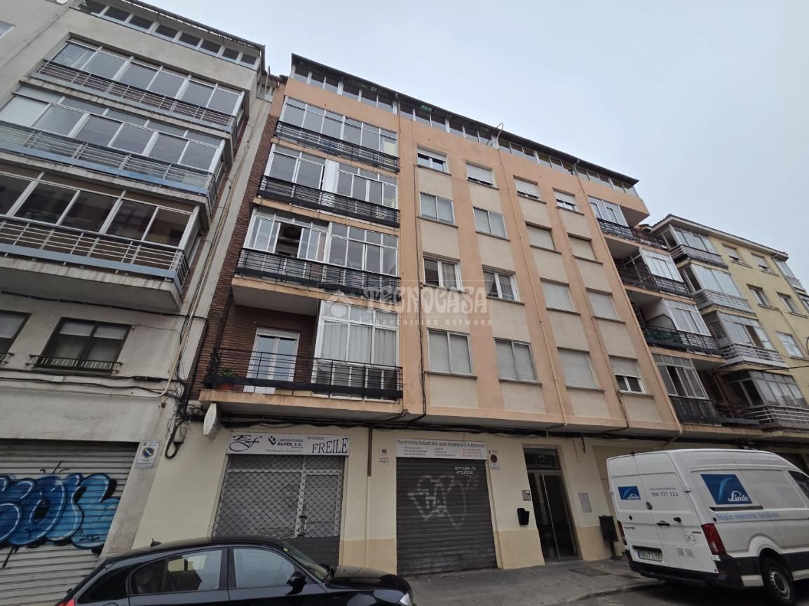Exterior view of Flat for sale in León Capital   with Heating, Parquet flooring and Terrace