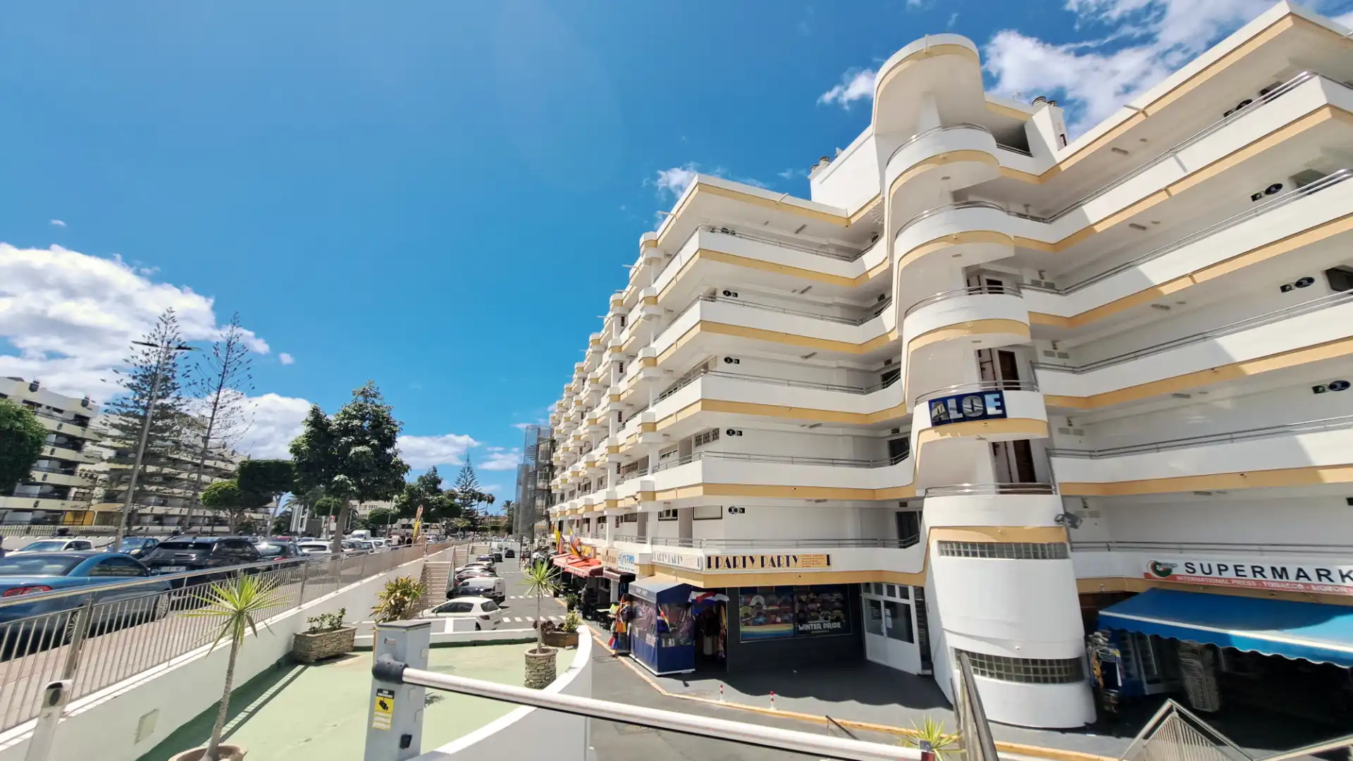 Exterior view of Flat for sale in San Bartolomé de Tirajana  with Balcony and Community pool