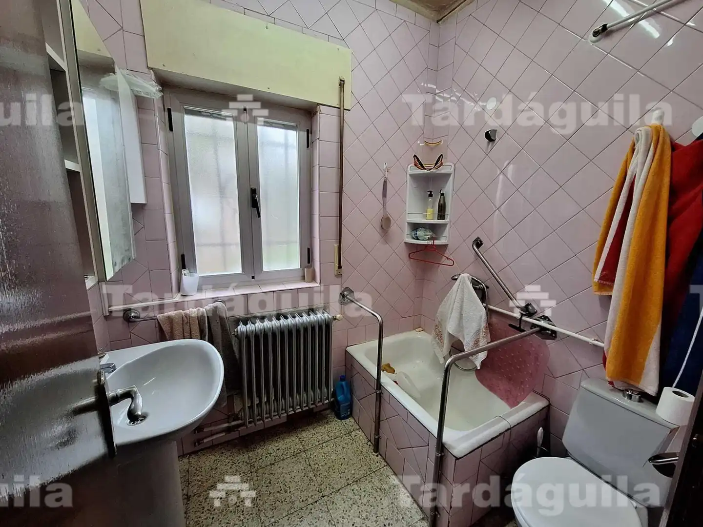 Baño de Finca rústica en venta en Castellanos de Villiquera con Calefacción, Jardín privado y Trastero