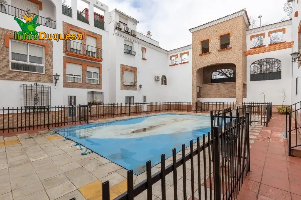 Vista exterior de Casa adosada en venta en Granada con Aire acondicionado, Calefacción y Jardín privado