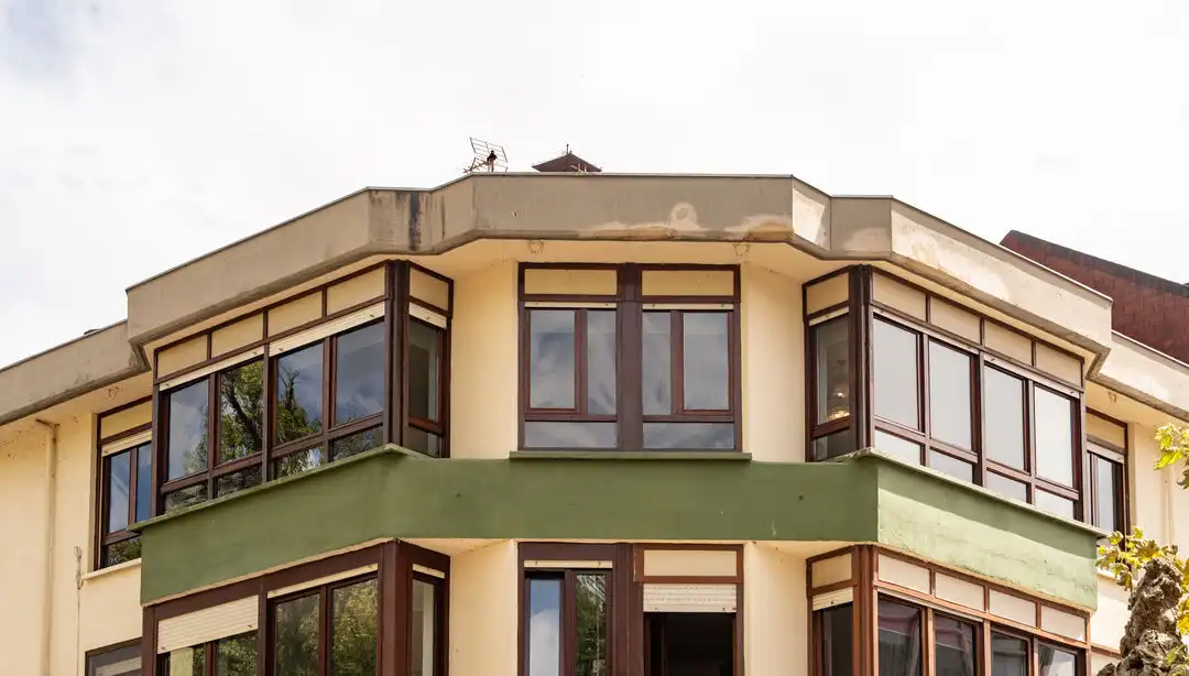 Vista exterior de Piso en venta en Cabezón de la Sal con Calefacción y Balcón