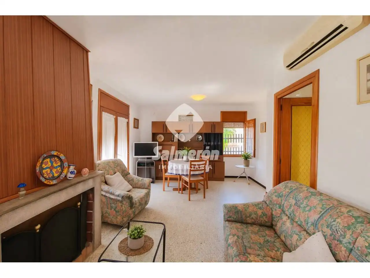 Wohnzimmer von Haus oder Chalet zum Verkauf in Palafolls mit Klimaanlage
