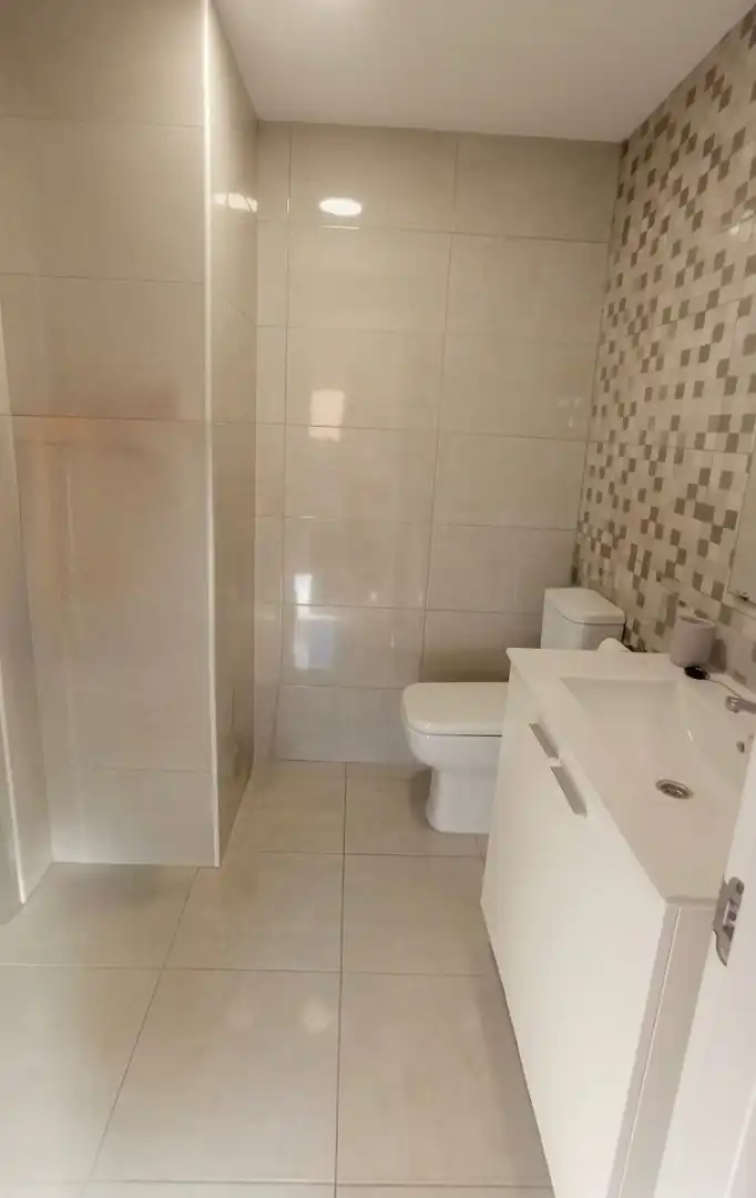 Baño de Apartamento en venta en L'Eliana con Aire acondicionado, Amueblado y Lavadora