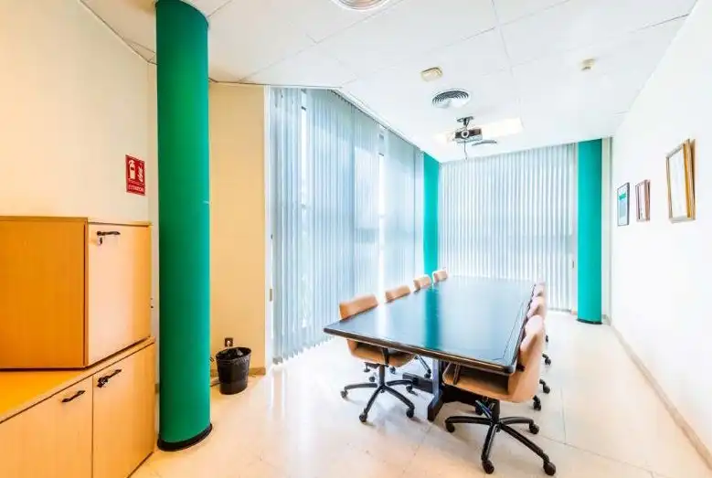 Mixt residencial amb ascensor de lloguer a Carrer del Solsonès, imagen 4