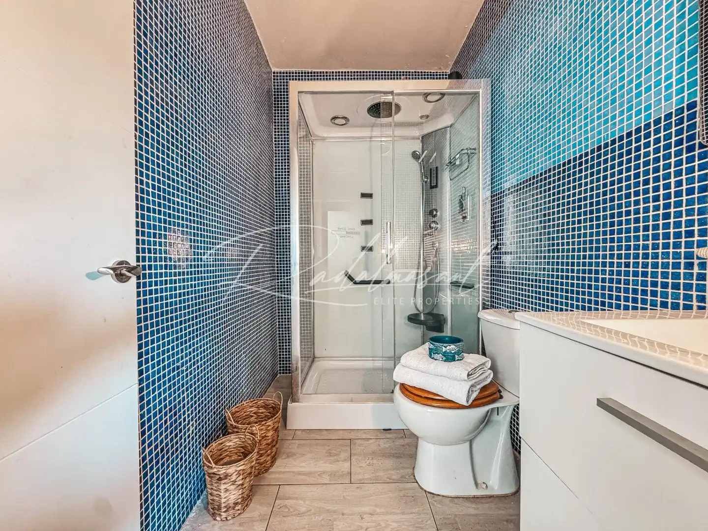 Bathroom of Houses for sale in Reus  with Air Conditioner, Swimming Pool and Furnished