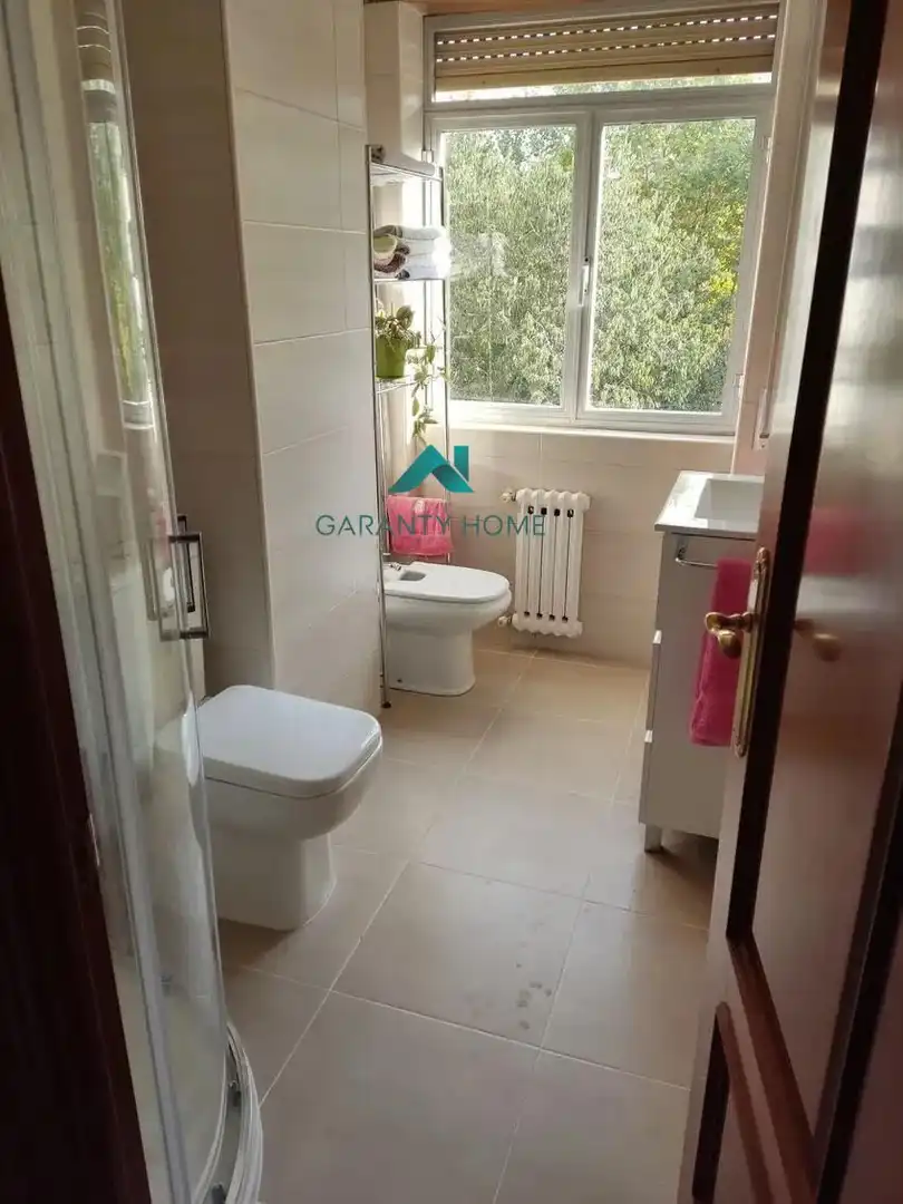 Bathroom of Flat for rent in Salamanca  with Heating, Furnished and Balcony