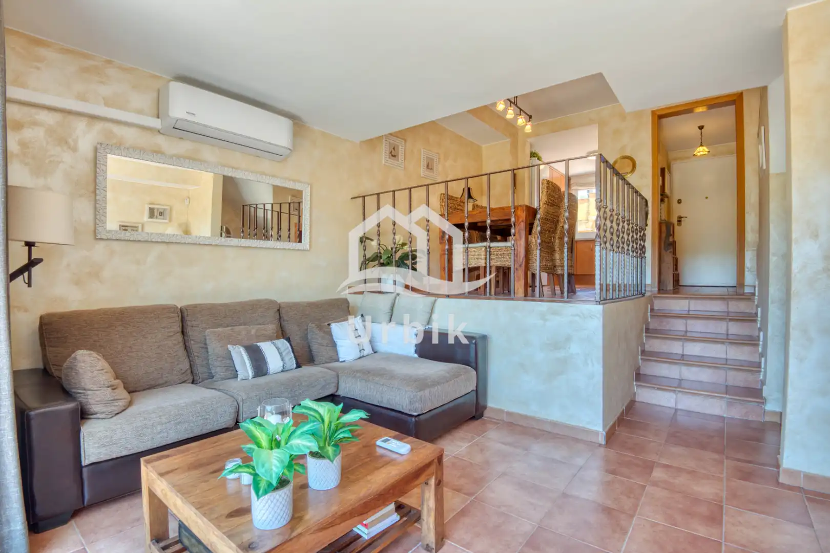 Wohnzimmer von Einfamilien-Reihenhaus zum Verkauf in Castell d'Aro, Platja d'Aro i s'Agaró mit Klimaanlage, Heizung und Terrasse