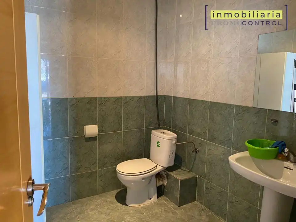 Local comercial de lloguer a Avenida Galo Ponte 54, imagen 21
