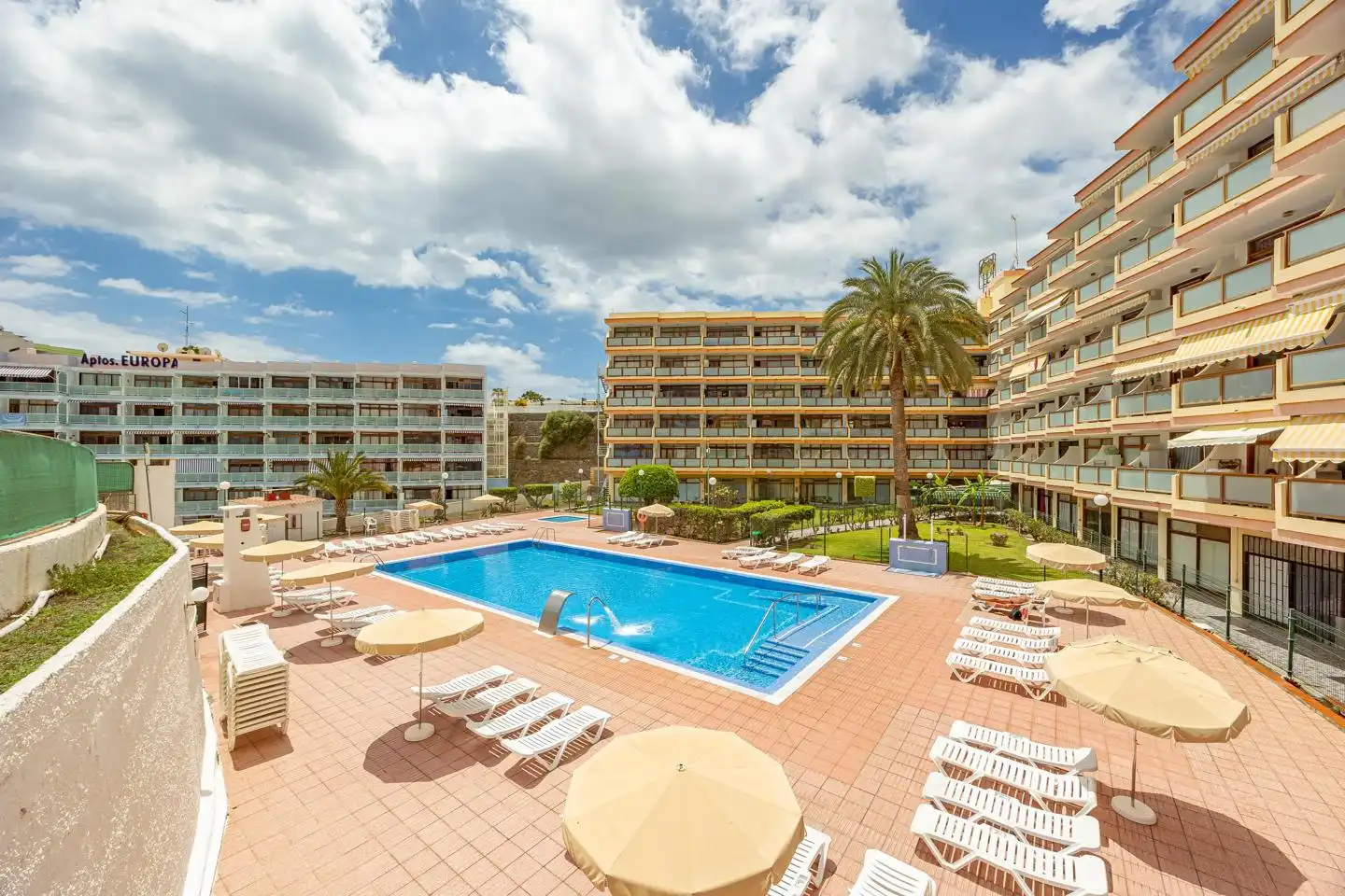 Swimming pool of Flat for sale in San Bartolomé de Tirajana