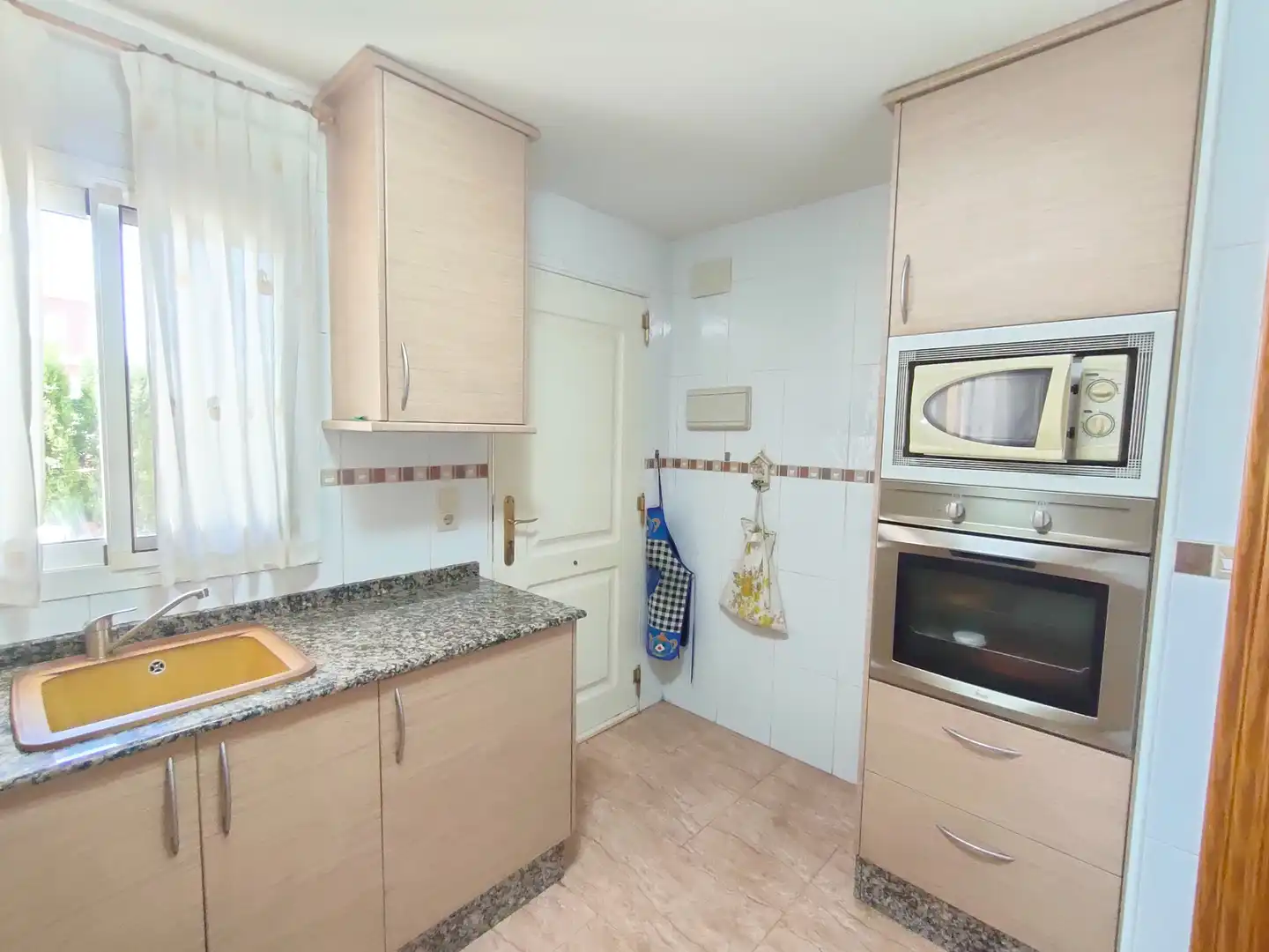 Kitchen of Houses for sale in Godelleta  with Air Conditioner, Private garden and Terrace