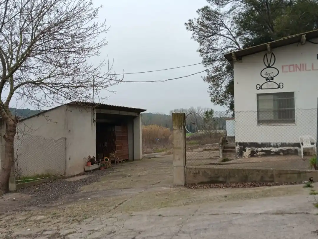 Casa rústica en venta en Carrer Vilamaniscle 2