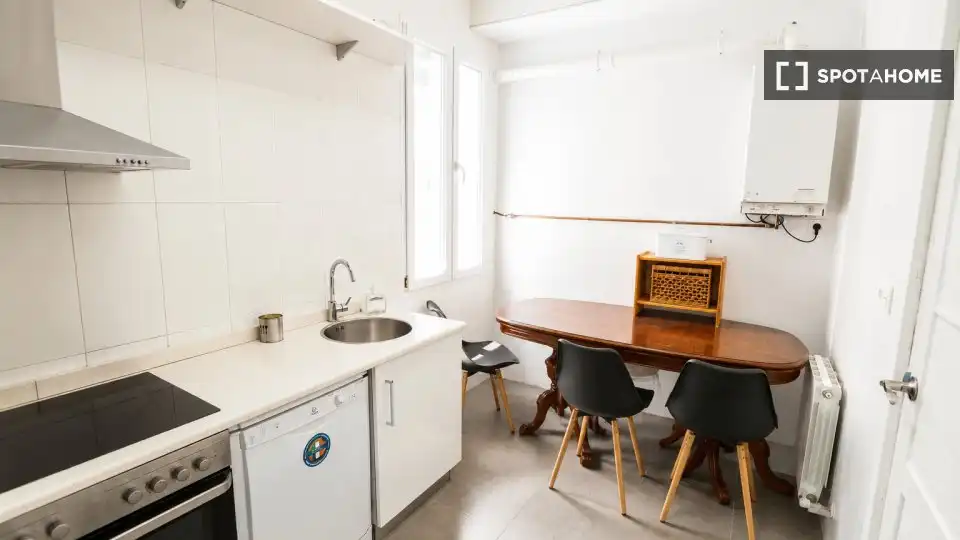 Kitchen of Flat for share in Bilbao   with Air Conditioner, Heating and Terrace