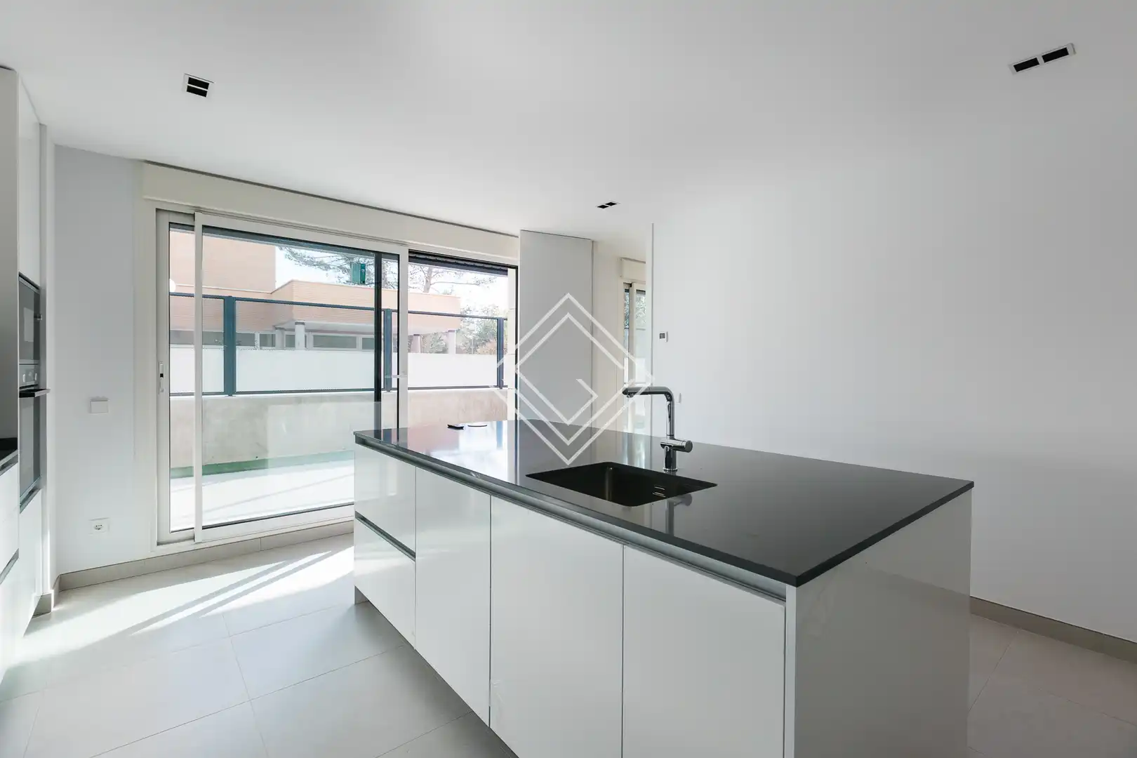 Cocina de Dúplex en venta en Madrid con Aire acondicionado, Terraza y Trastero