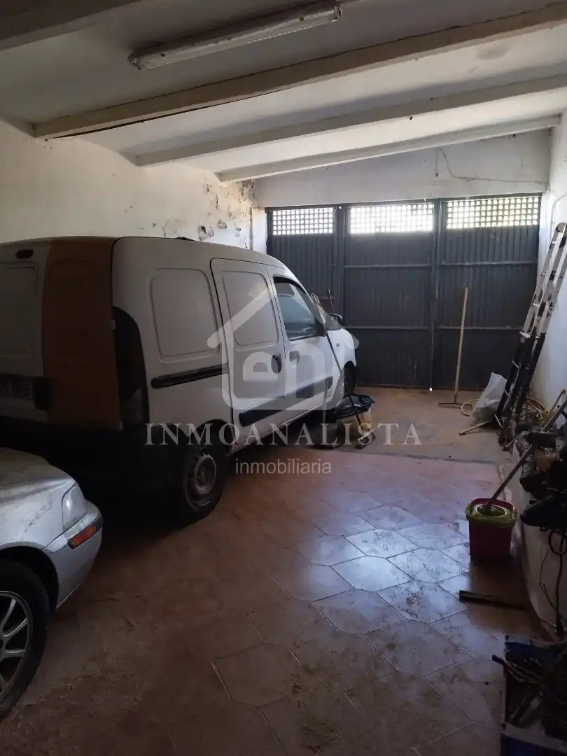 Parking of Houses for sale in Requena  with Air Conditioner, Terrace and Storage room