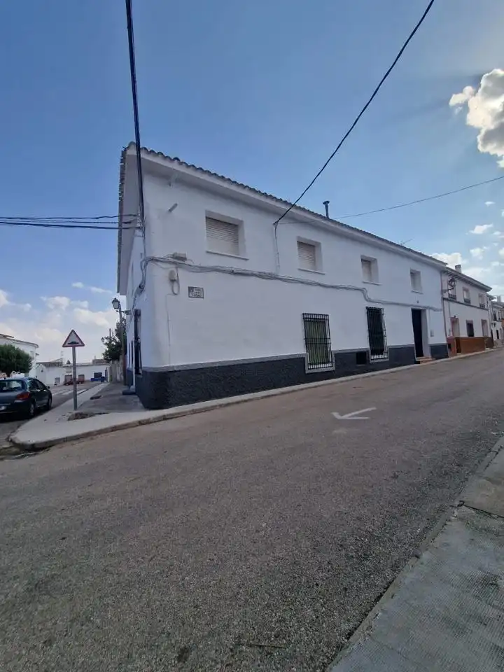 Außenansicht von Country house zum Verkauf in Pozorrubio de Santiago mit Heizung
