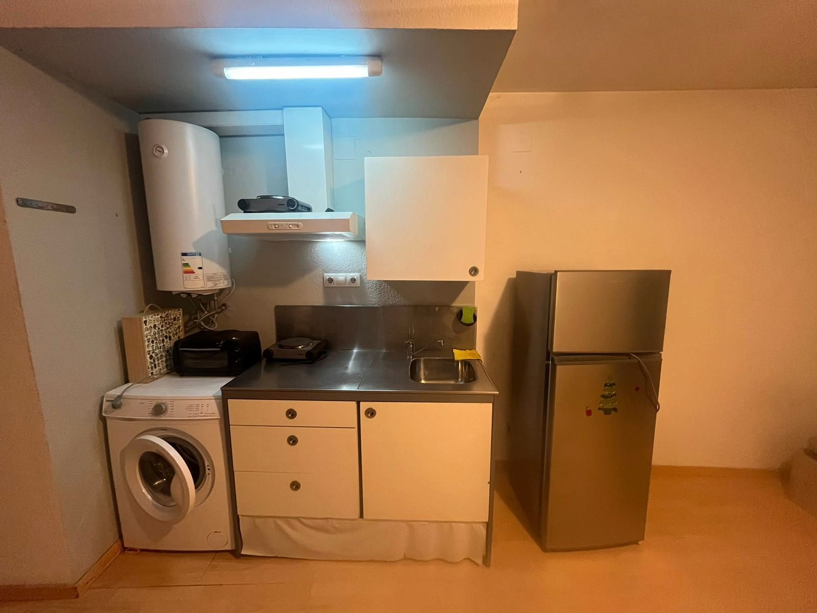 Cuina de Loft de lloguer en Vic amb Parquet, Terrassa i Moblat