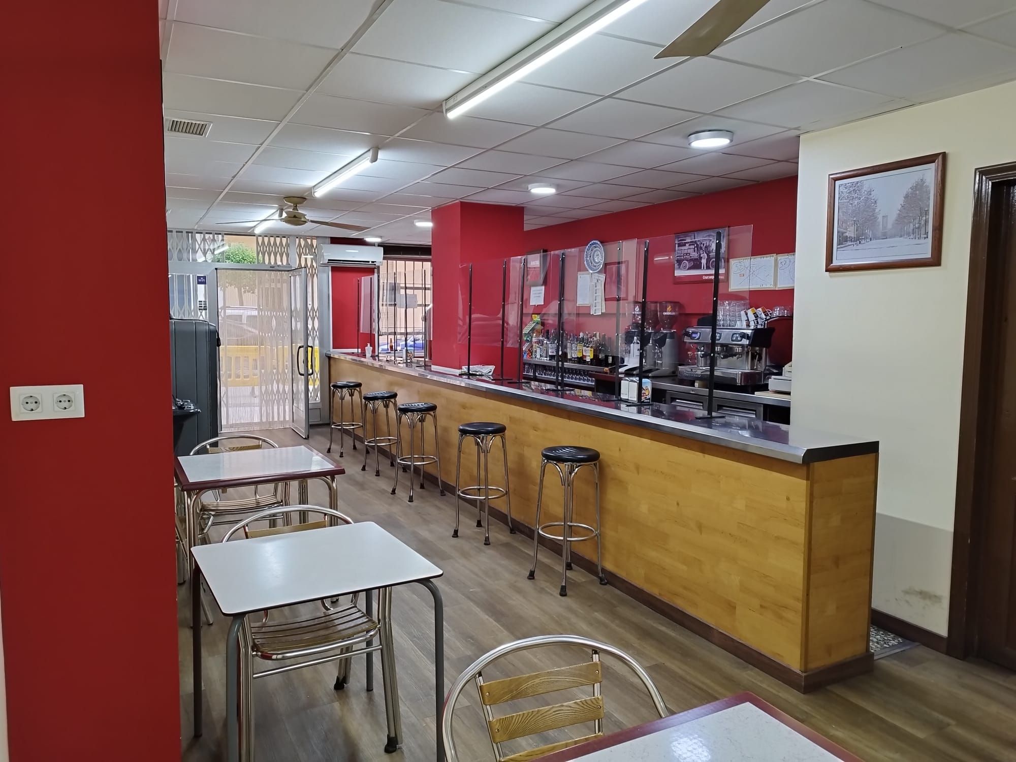 Local en venta en Requena con Amueblado