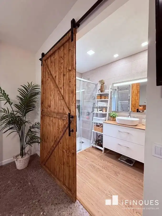 Bathroom of Houses for sale in Castellar del Vallès  with Air Conditioner, Private garden and Parquet flooring