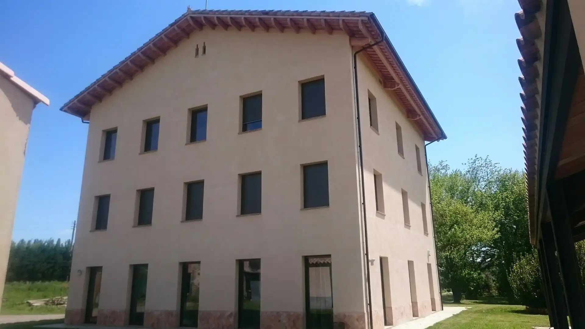 Vista exterior de Finca rústica en venda en Tavèrnoles amb Calefacció, Parquet i Terrassa
