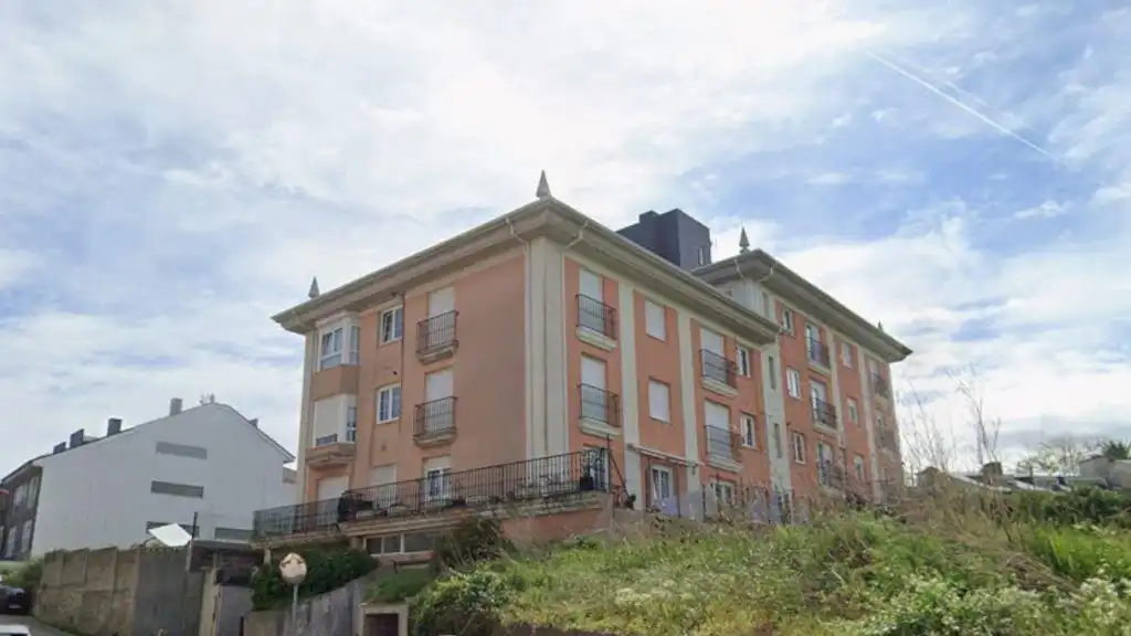 Außenansicht von Maisonette zum Verkauf in Piélagos mit Heizung, Parkett und Abstellraum