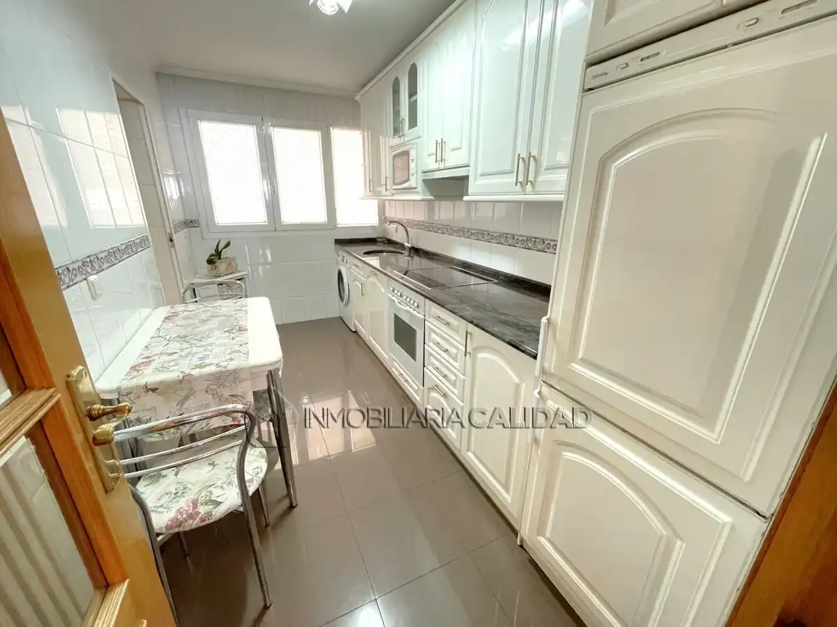 Cocina de Piso de alquiler en Burgos con Calefacción, Terraza y Amueblado