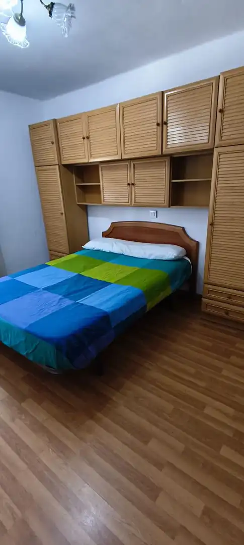 Habitación de Piso en venta en Oviedo  con Calefacción, Trastero y Amueblado