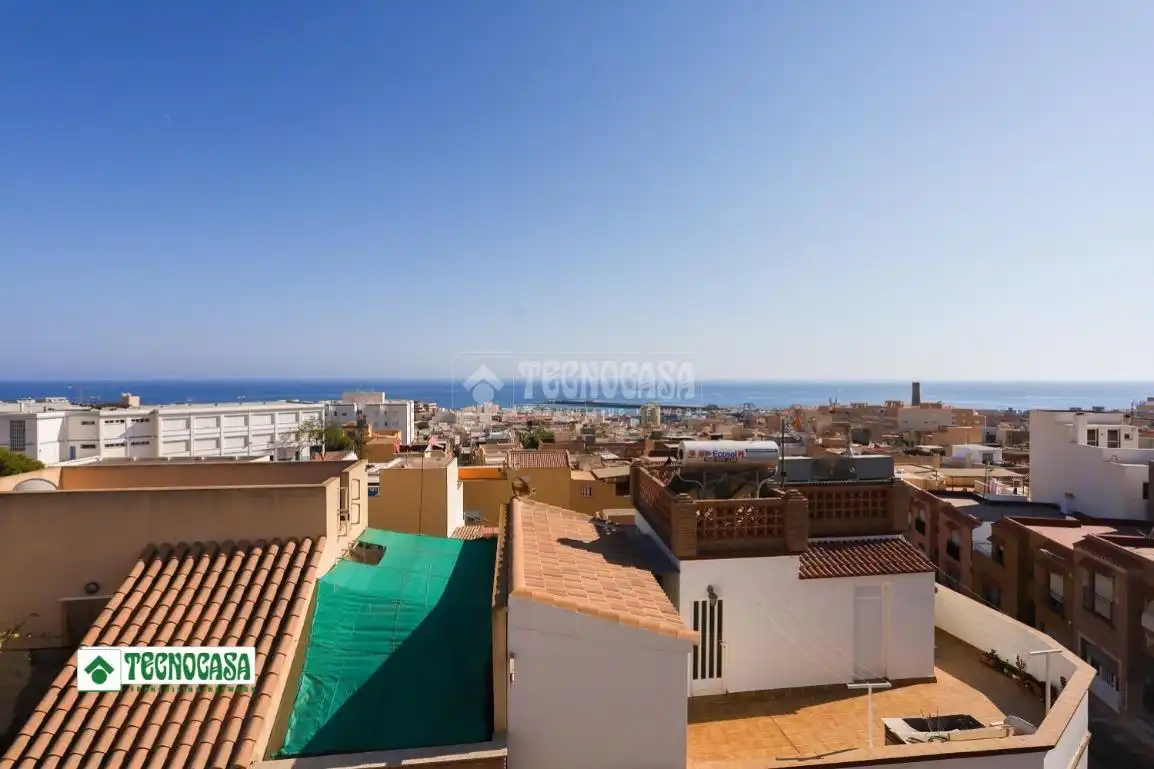 Vista exterior de Piso en venta en Adra con Aire acondicionado, Calefacción y Terraza