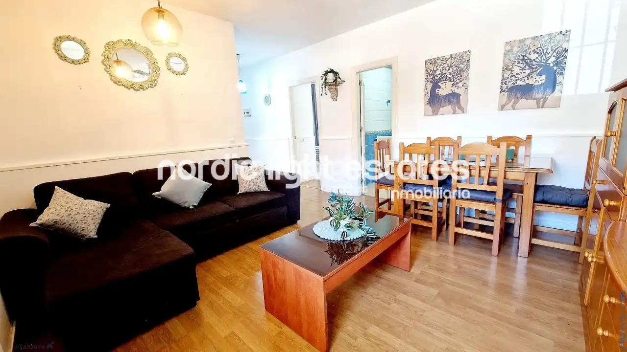 Vista exterior de Piso en venta en Nerja con Aire acondicionado, Piscina y Amueblado