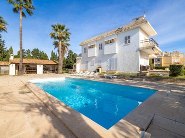 Villa con balcone in vendita a Port de Pollença