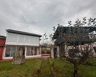 Vista exterior de Casa adosada en venda en Pravia amb Terrassa