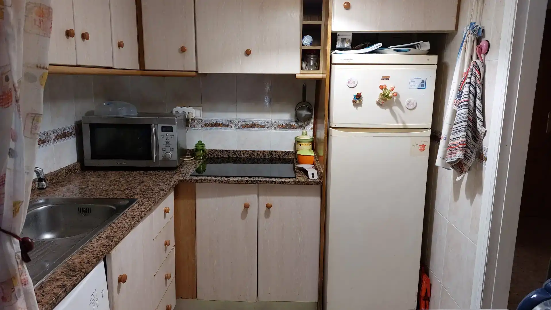 Kitchen of Flat for share in Torrevieja  with Furnished, Washing machine and TV