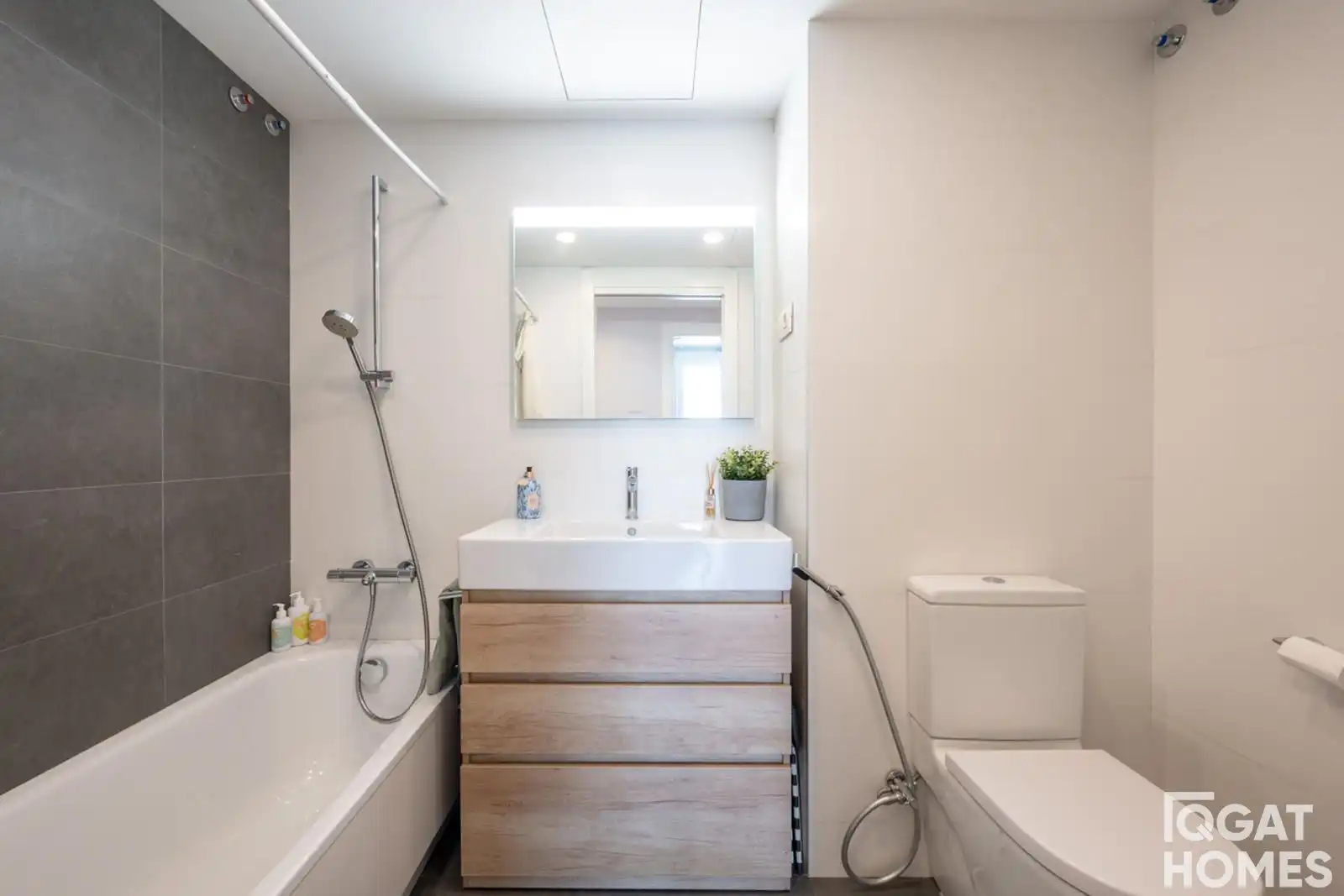 Bathroom of Attic for sale in Sant Cugat del Vallès  with Air Conditioner, Heating and Storage room