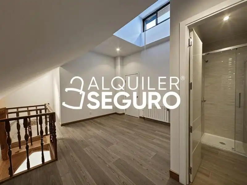 Dormitori de Àtic de lloguer en Las Rozas de Madrid amb Calefacció i Terrassa