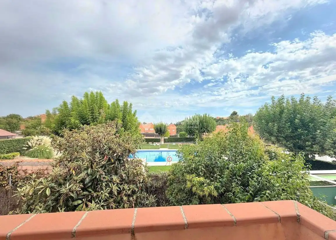 Maison jumelée avec piscine à vendre à Restón I - Restón II