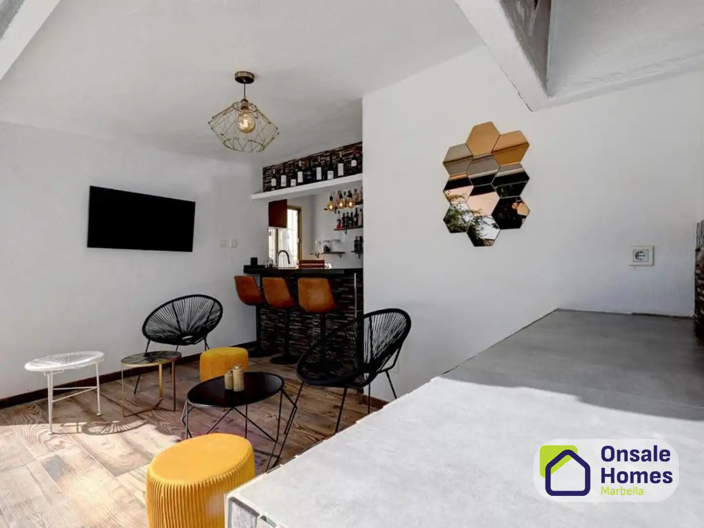 Sala d'estar de Casa o xalet en venda en Marbella amb Aire condicionat, Jardí privat i Terrassa