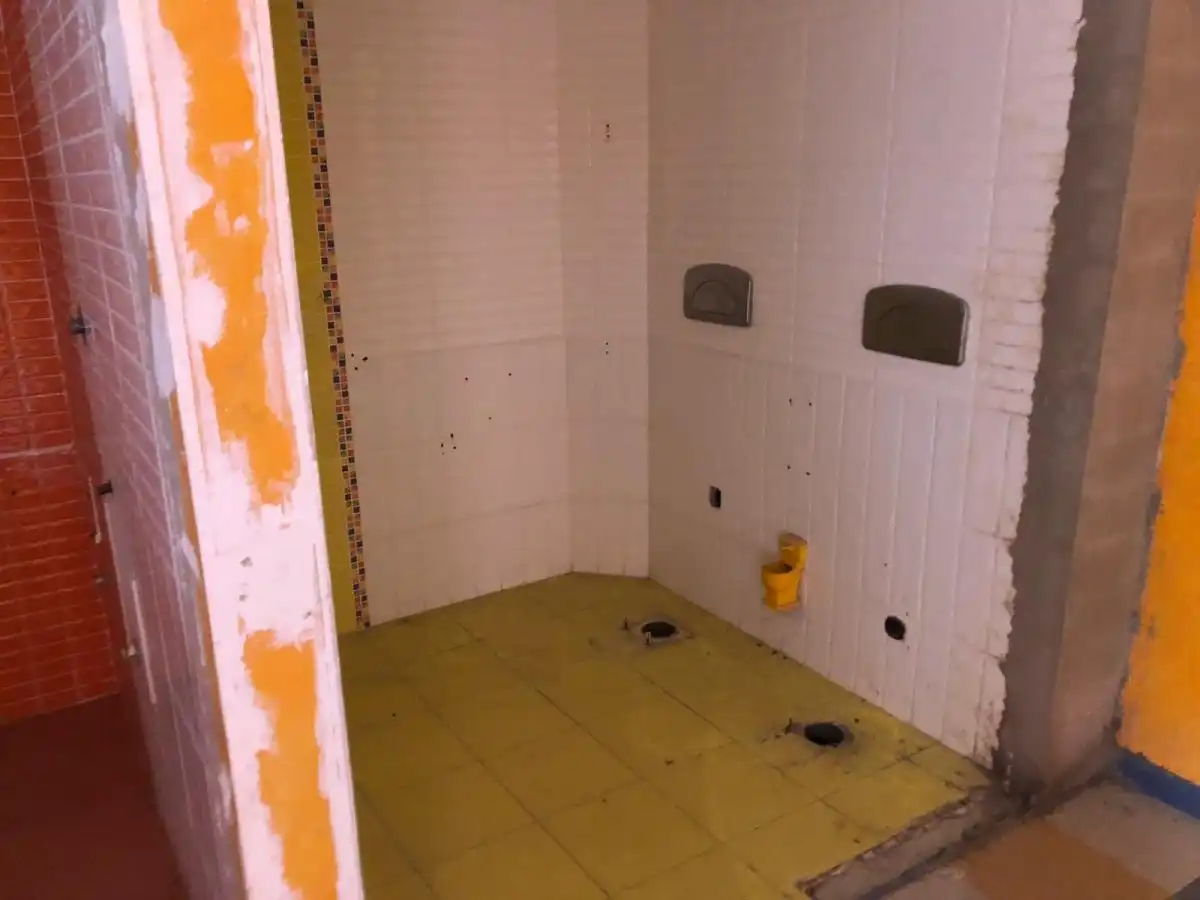 Bathroom of Commercial properties for sale in Castellón de la Plana / Castelló de la Plana
