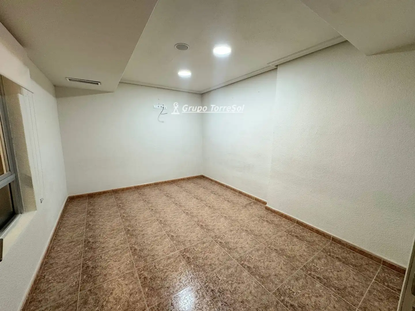 Gewerbefläche zum Verkauf in Clara Campoamor, imagen 3