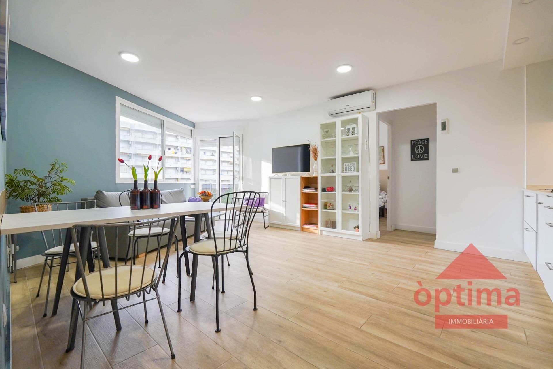 Sala d'estar de Pis en venda en Salou amb Aire condicionat i Piscina comunitària