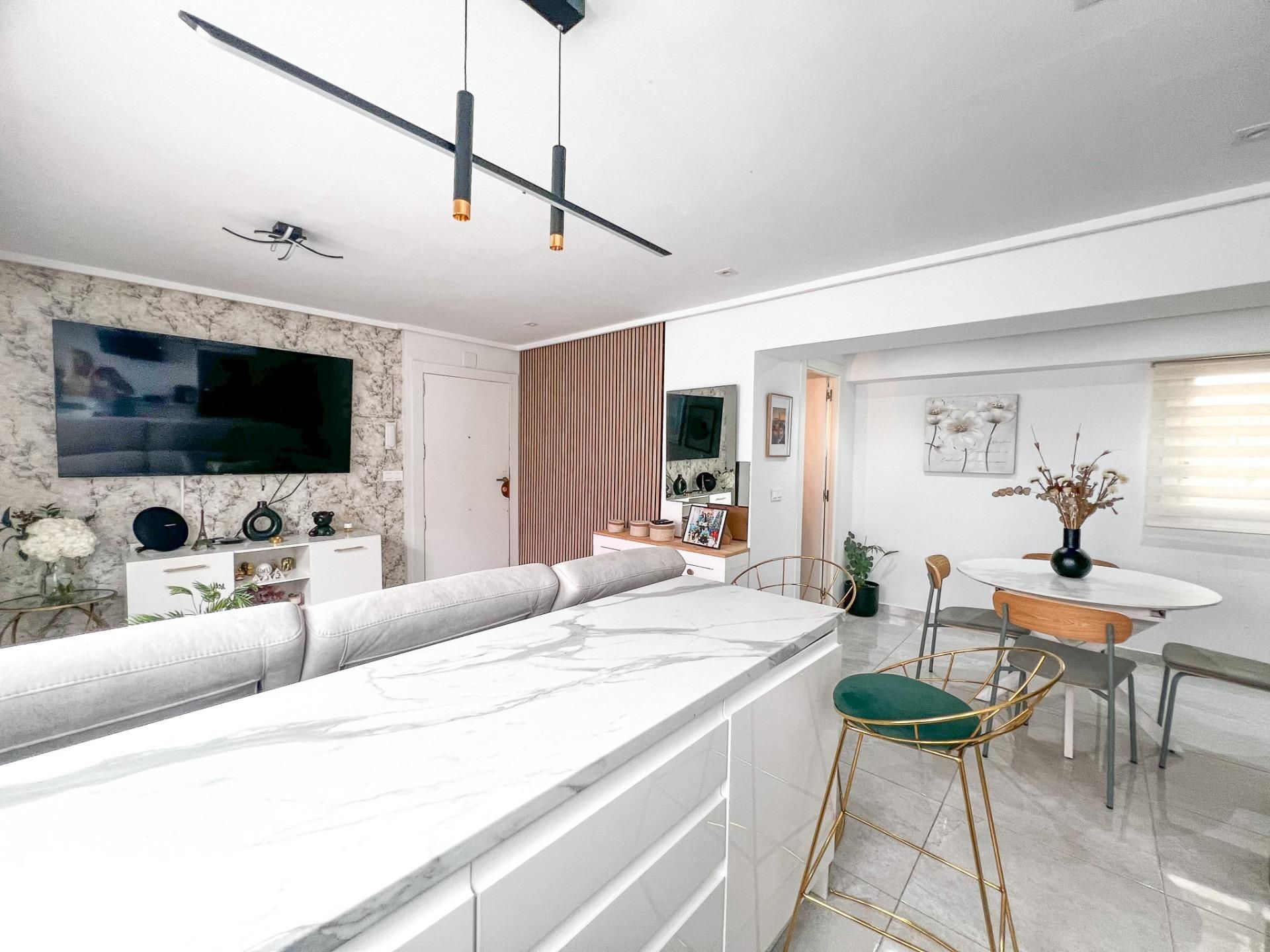 Sala d'estar de Apartament en venda en Alicante / Alacant amb Terrassa i Balcó
