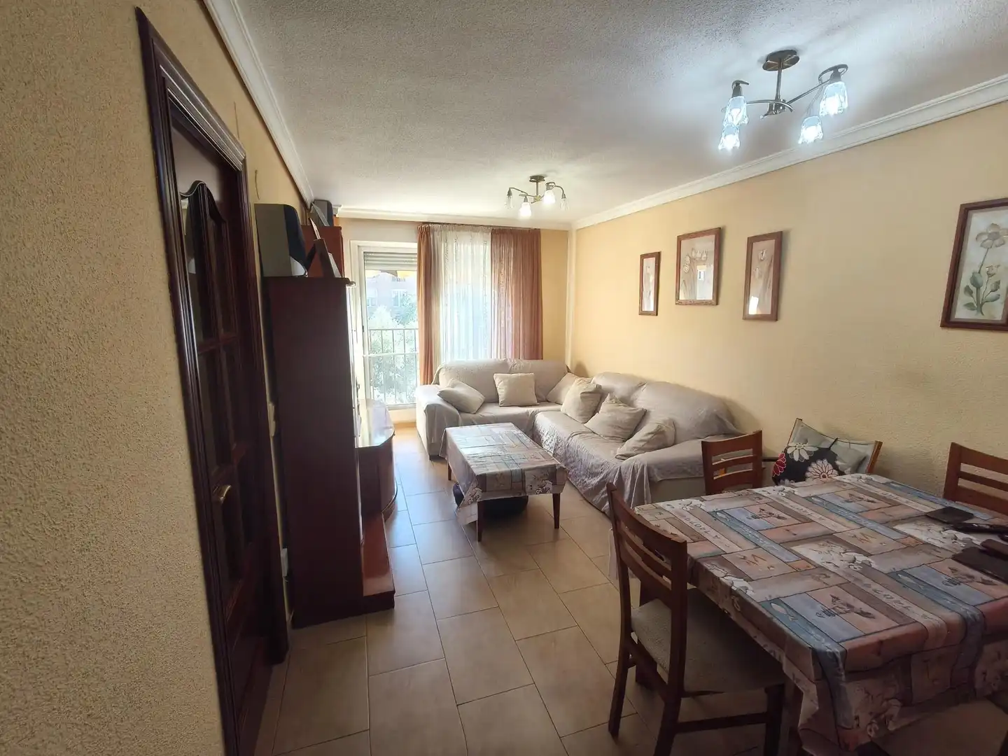 Sala de estar de Piso en venta en Castellón de la Plana / Castelló de la Plana con Aire acondicionado, Calefacción y Trastero