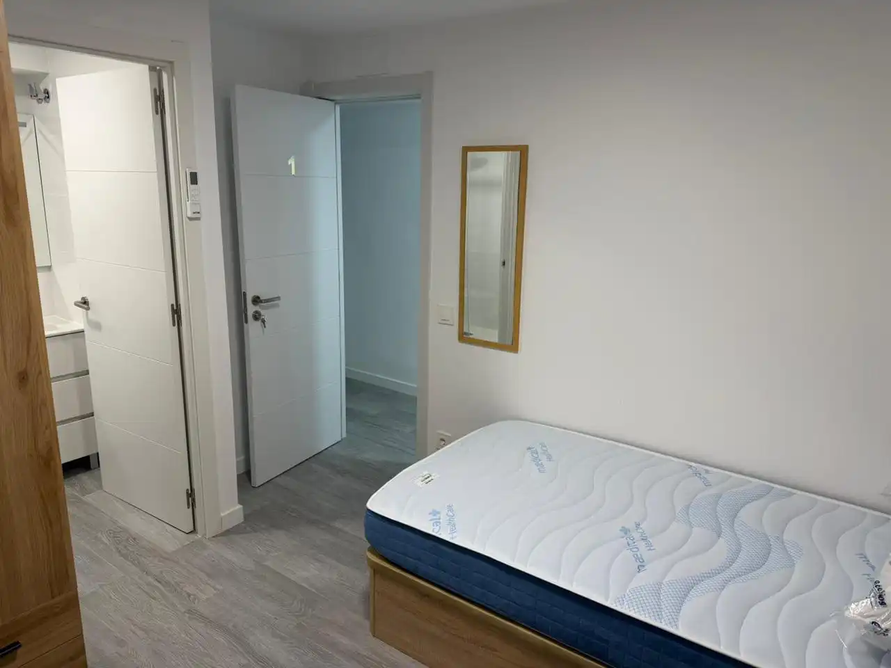 Dormitori de Planta baixa de lloguer en Madrid amb Aire condicionat i Moblat