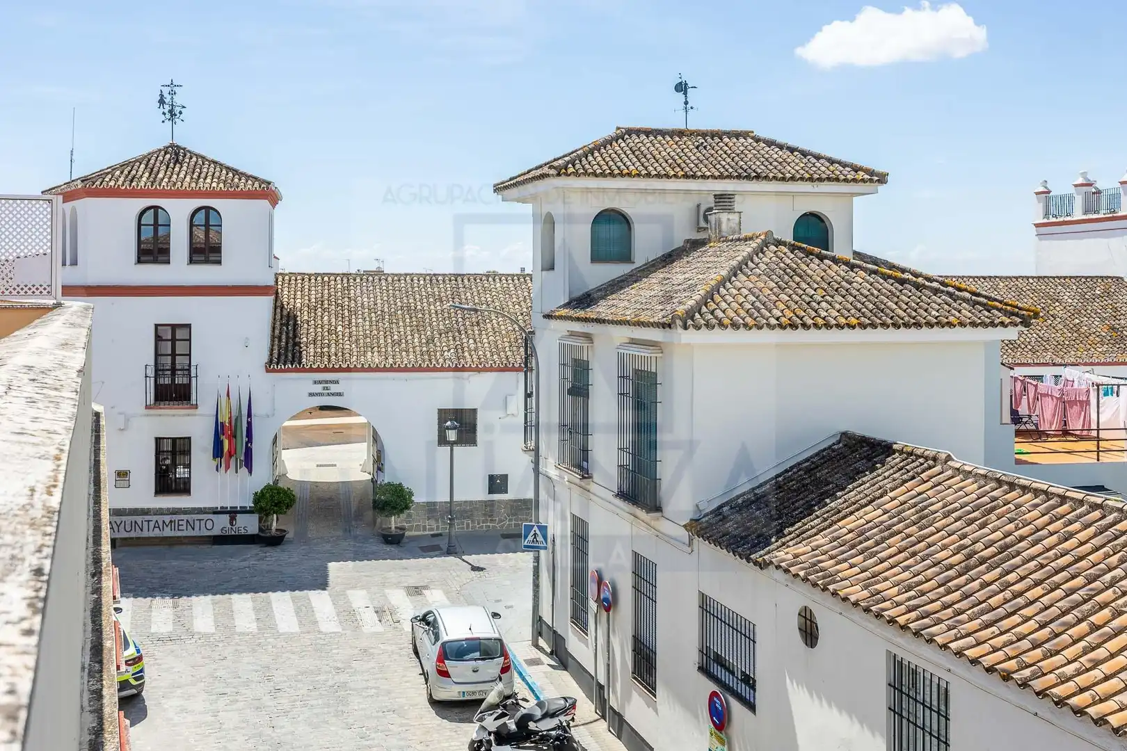 Außenansicht von Maisonette zum Verkauf in Gines mit Klimaanlage, Terrasse und Abstellraum
