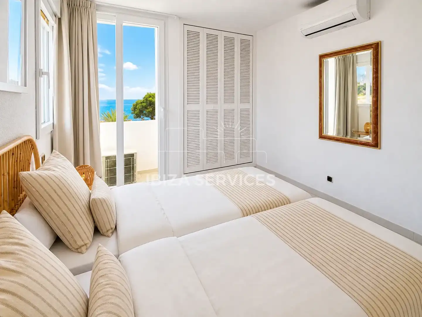 Habitación de Piso de alquiler en Santa Eulària des Riu con Aire acondicionado, Jardín privado y Piscina
