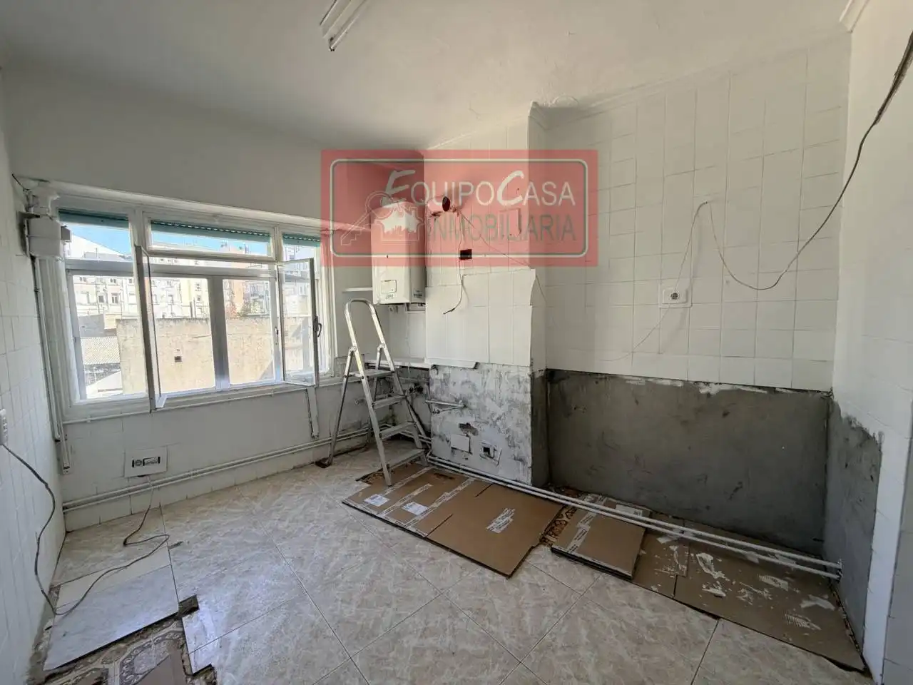 Cuina de Pis en venda en Lugo amb Calefacció, Balcó i Alarma