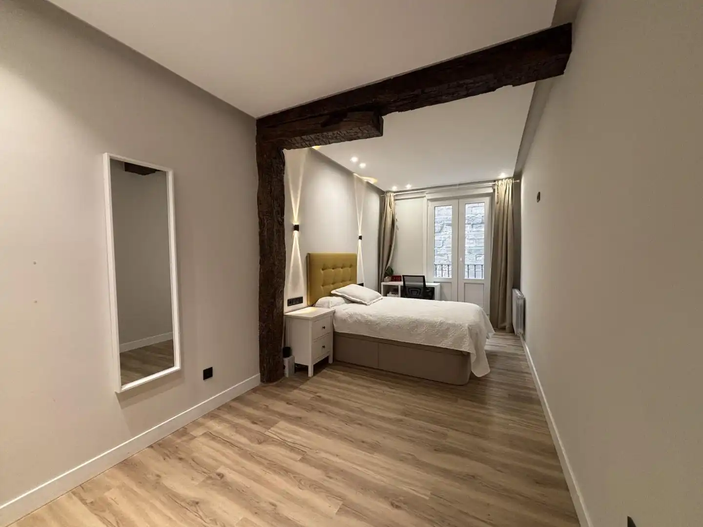 Habitación de Piso de alquiler en Bilbao  con Amueblado y Balcón