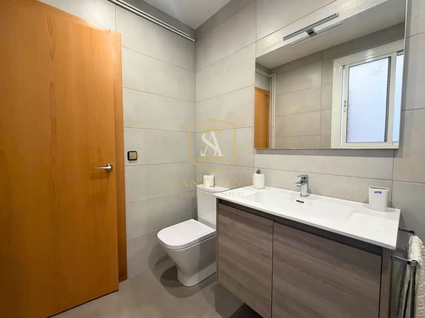 Badezimmer von Einfamilien-Reihenhaus zum Verkauf in Badalona mit Klimaanlage, Heizung und Parkett