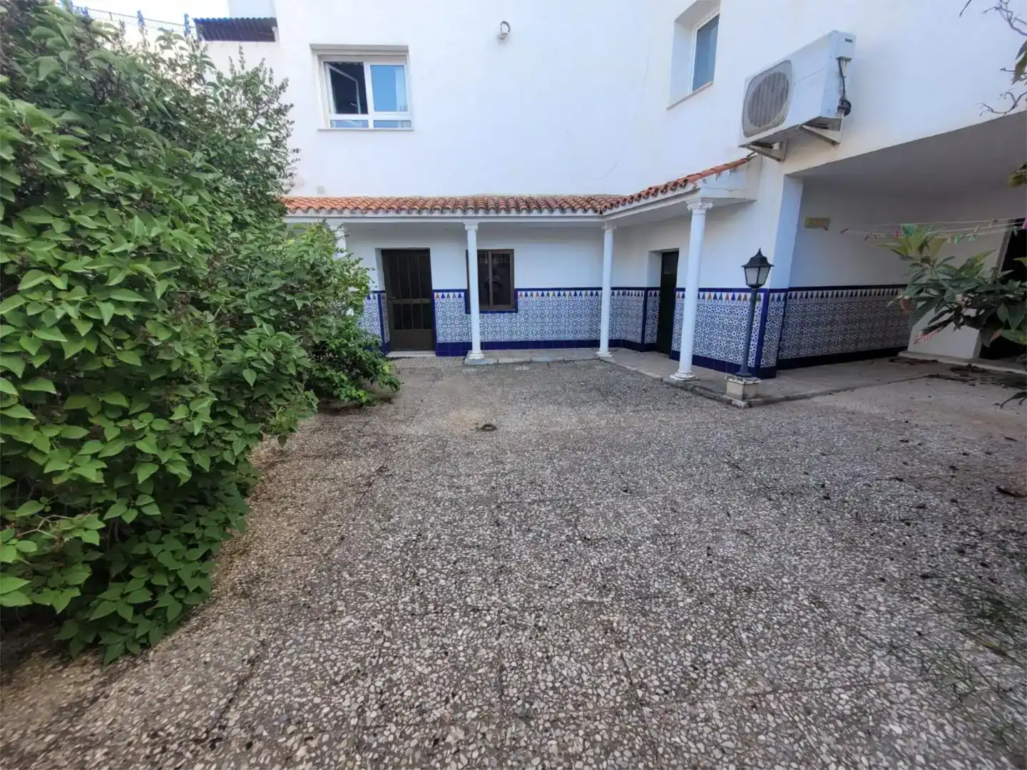 Vista exterior de Casa o xalet en venda en Baza amb Aire condicionat, Jardí privat i Traster