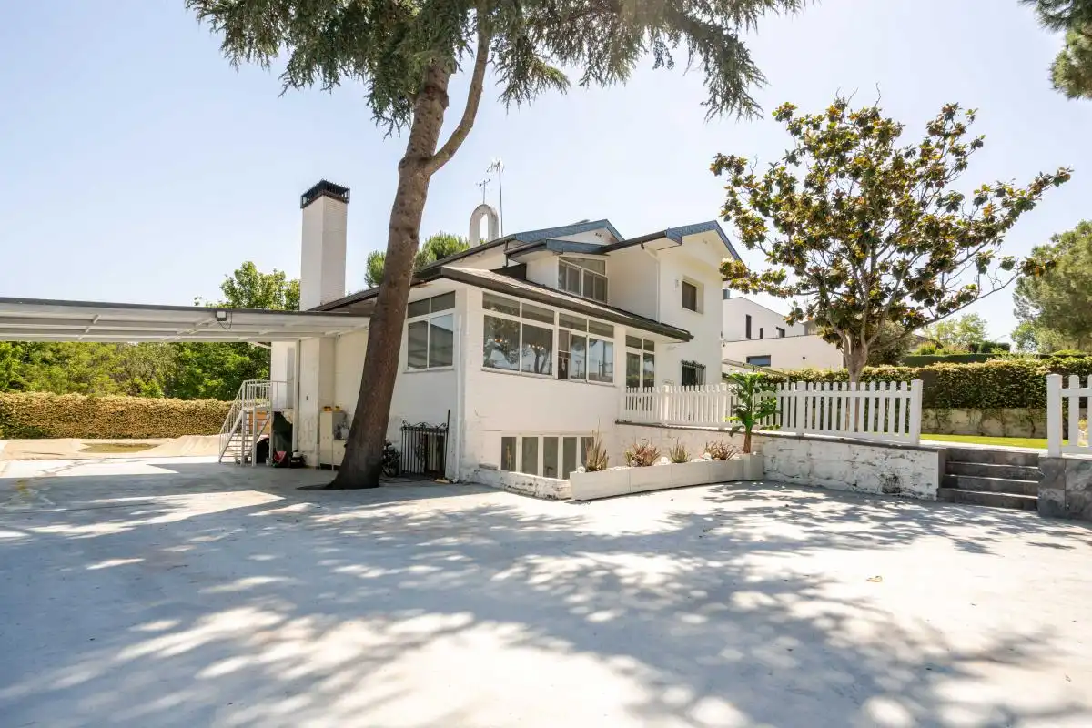 Exterior view of Houses for sale in Boadilla del Monte  with Air Conditioner, Heating and Private garden
