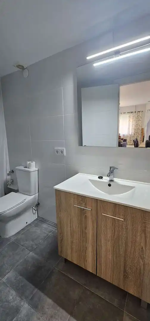 Bany de Apartament en venda en Fuengirola amb Aire condicionat, Calefacció i Moblat