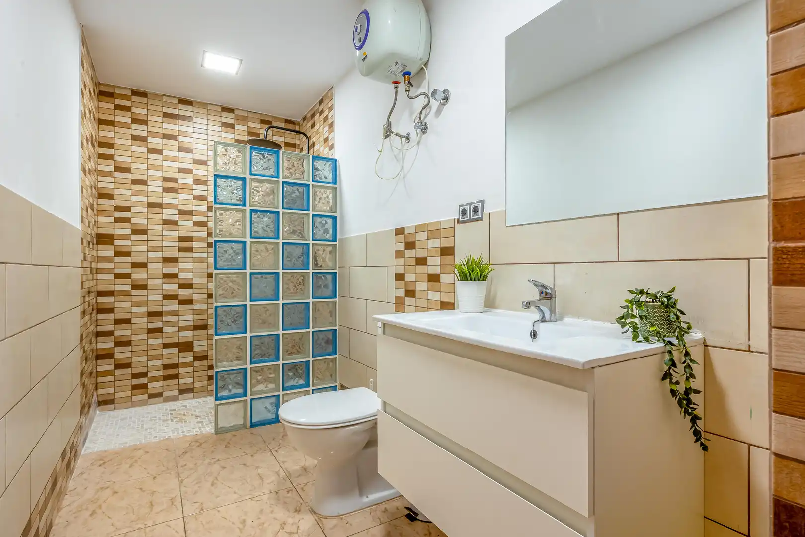 Baño de Piso en venta en Santa Lucía de Tirajana con Amueblado